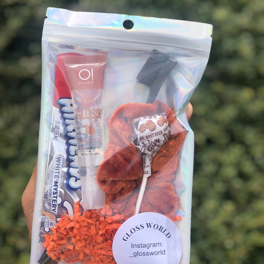 November lipgloss bundle
